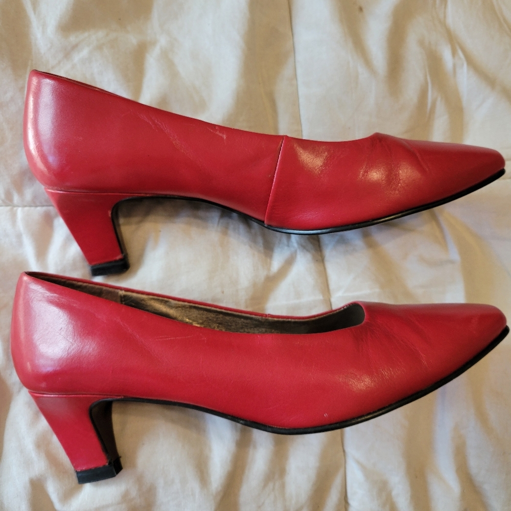 Nicole vintage Womens Red leather classic 2 inch heels Pumps Size 7M - Picture 3 of 16